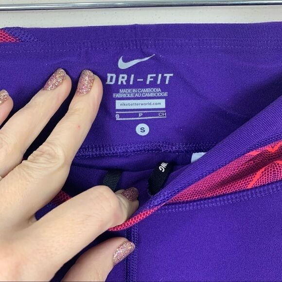 Sale❤️Nike running purple short capris size small - Picture 4 of 9